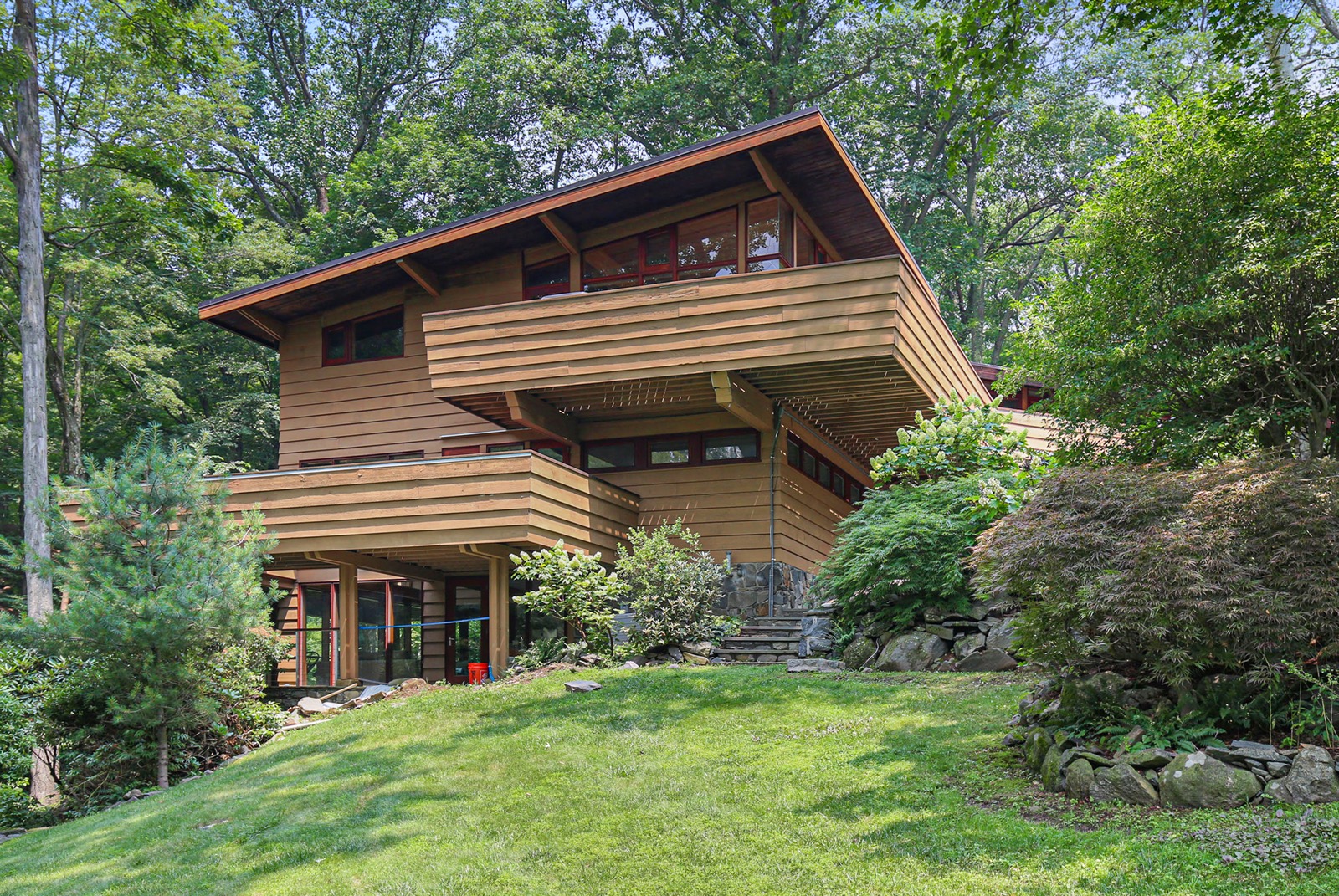 Modern Wooded Retreat