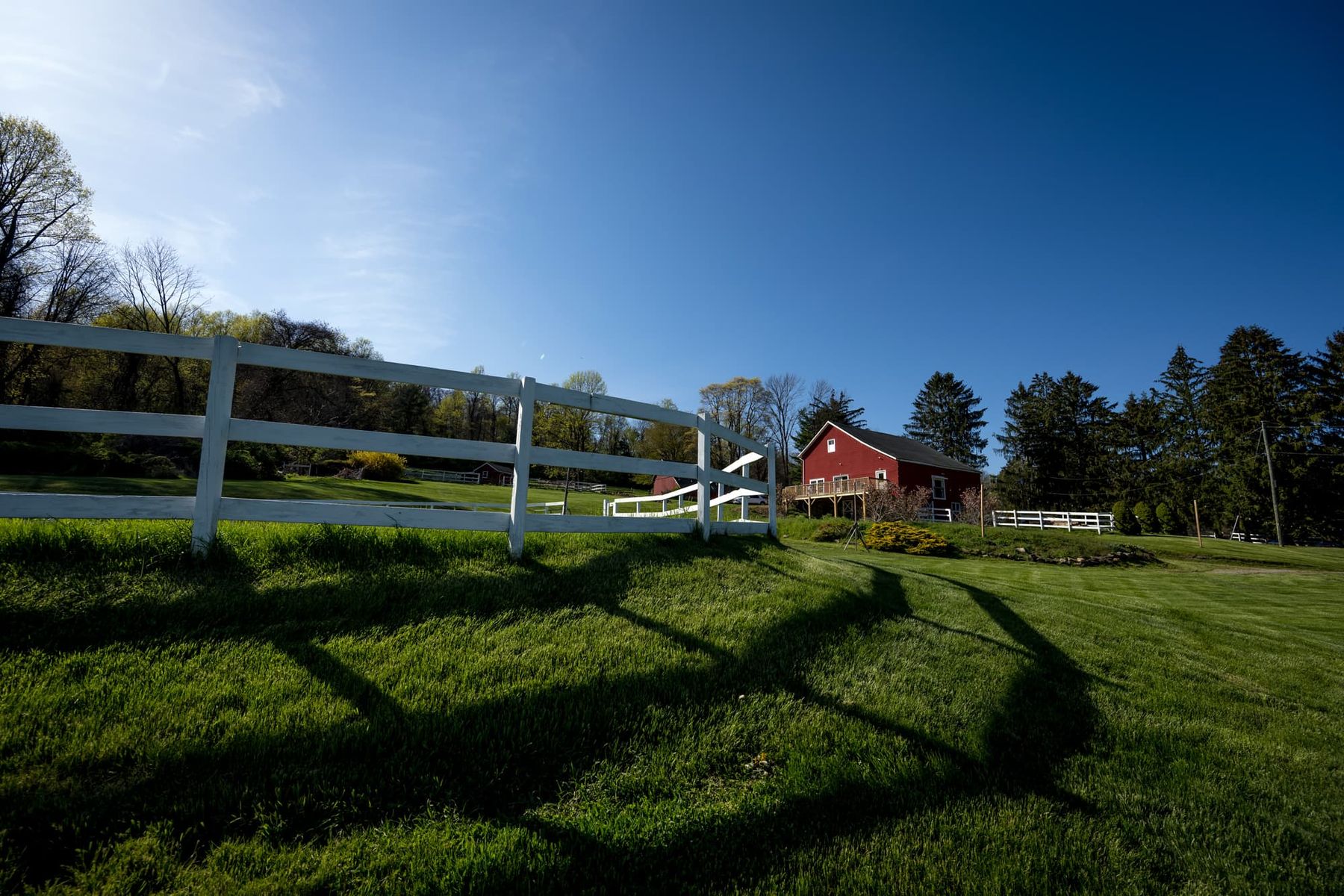 Stunning horse farm with pond and 18th century barn